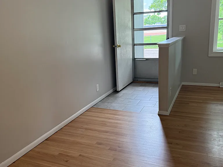Daphne Dr — Photo 3