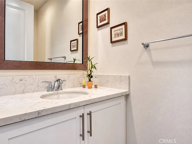 217 Primrose Dr — Photo 8