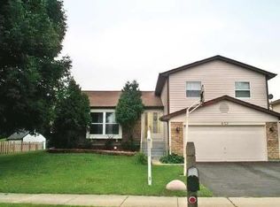623 Hiawatha Dr, Carol Stream, IL 60188