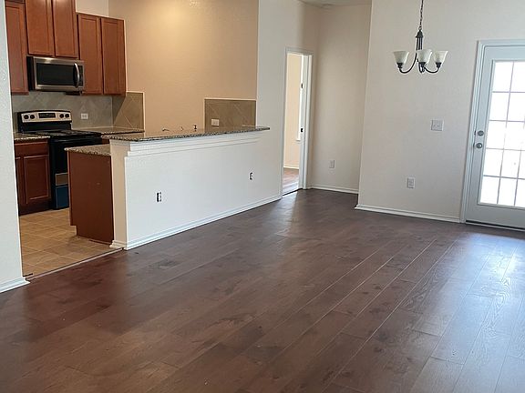 3rd image of 900 Solitude Dr