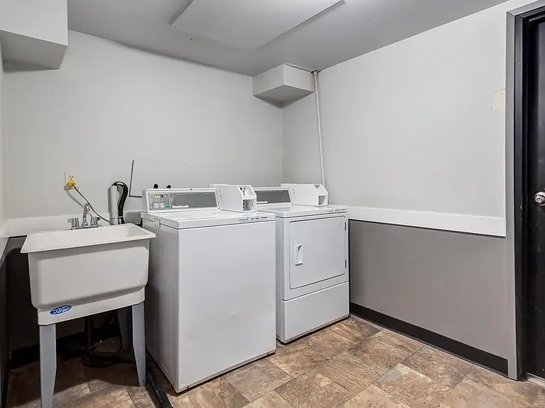 6211 48a Ave #104 — Photo 7