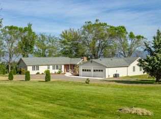 2175 W Hillside Dr, Central Point, OR 97502