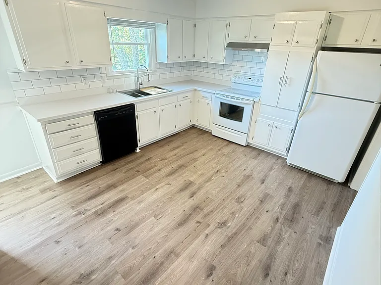 214 Rosehill Dr #B — Photo 15