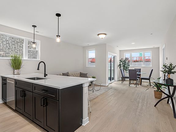 4th image of 5416 N Winthrop Ave #2F