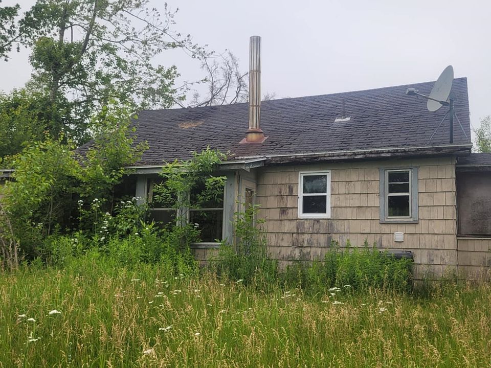 2nd image of 1729 Peters Rd
