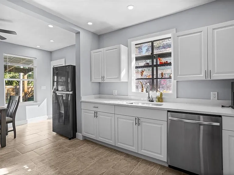 1571 S Myrtle Ave — Photo 12