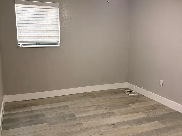 15700 NW 39th Pl — Photo 2