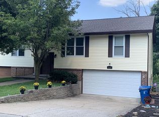 3020 Bluffwood Dr, Saint Charles, MO 63301