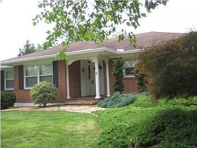 1st image of 2543 Crestwood Dr