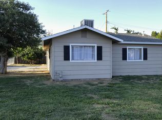 212 N Magnolia Ave, Farmersville, CA 93223