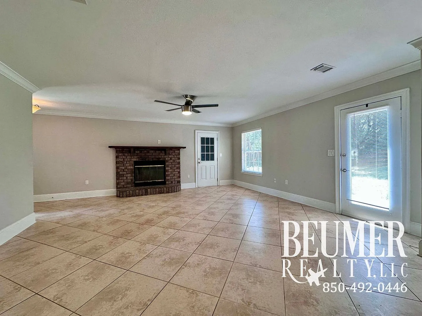 3 bed 2 bath home in W. Pensacola — Photo 2
