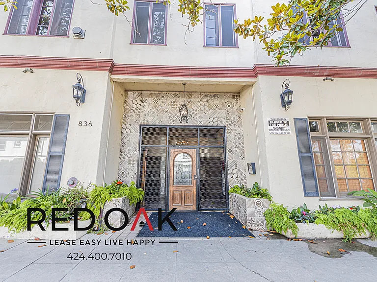 836 Sanborn Ave #304 — Photo 4