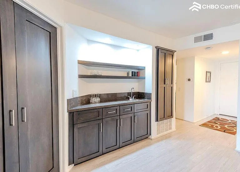 1942 Grace Ave #217 — Photo 8
