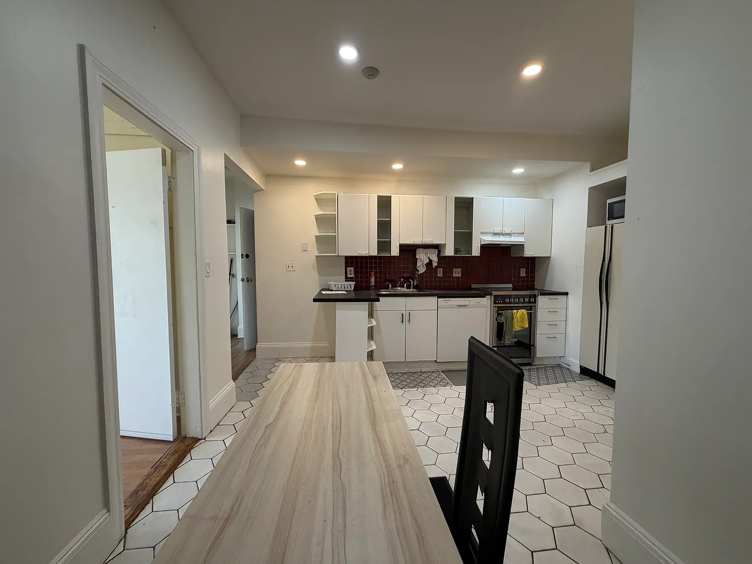 56 Park Vale Ave — Photo 2