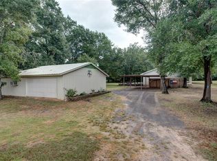 10443 Dunns Fort Rd, Hearne, TX 77859