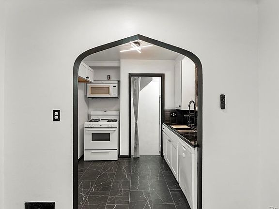 3rd image of 10609 Stratman St