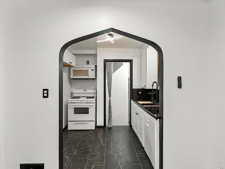 10609 Stratman St — Photo 3