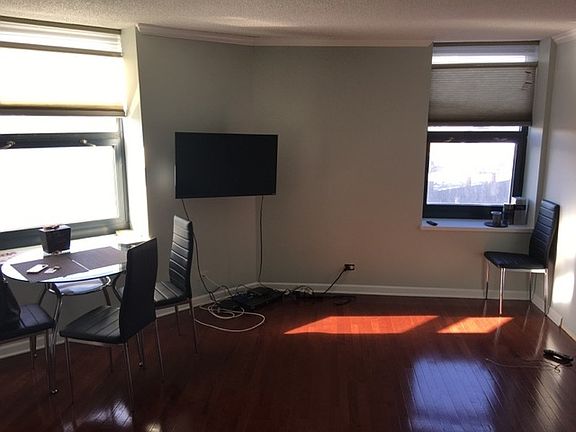 4th image of 3660 N Lake Shore Dr APT 616
