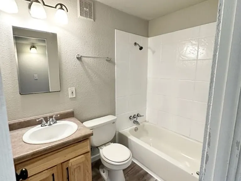 421 - 425 E Fountain Pl — Photo 15