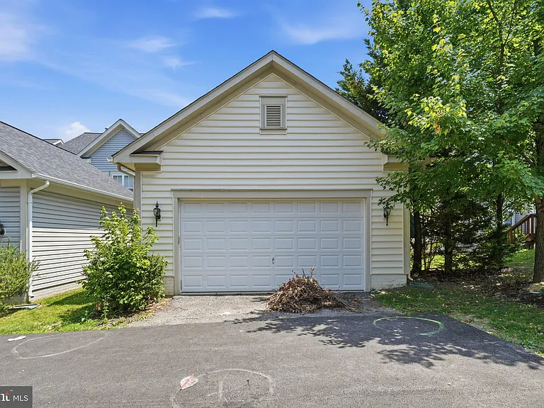 13131 Clarksburg Square Rd — Photo 48