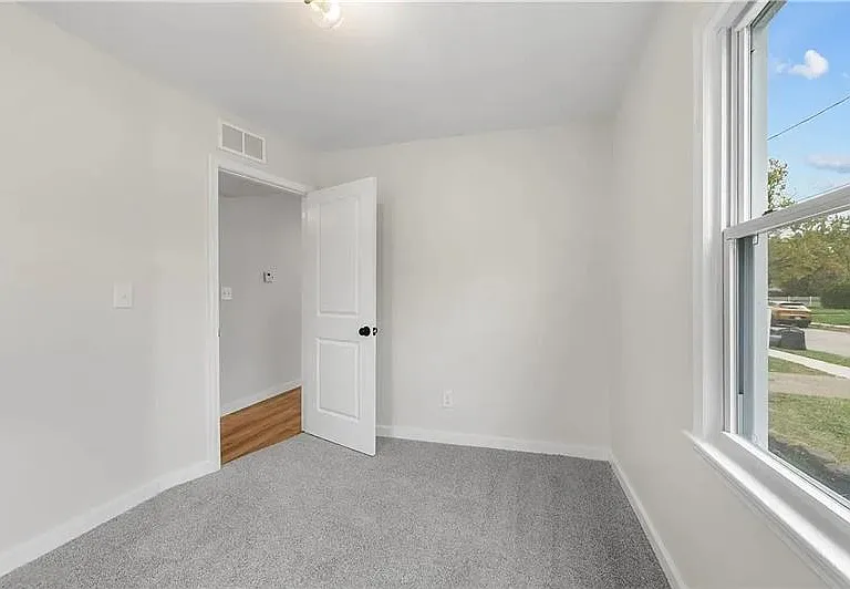 13410 Wainfleet Ave — Photo 10