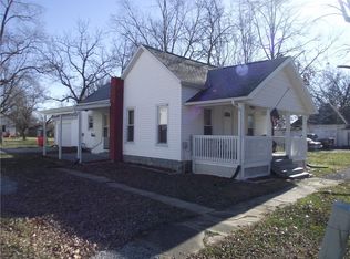 200 S Charles St, Beecher City, IL 62414