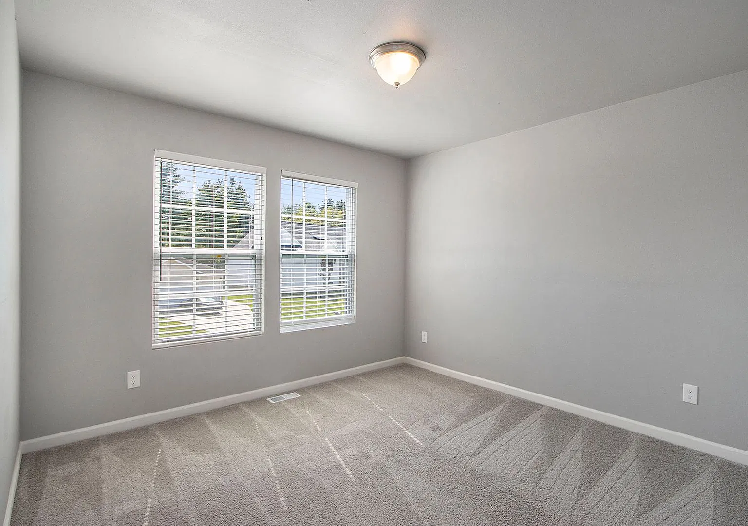 1 Month FREE Rent! Applied to Your First Full Month. Terms & Conditions Apply. — Photo 2