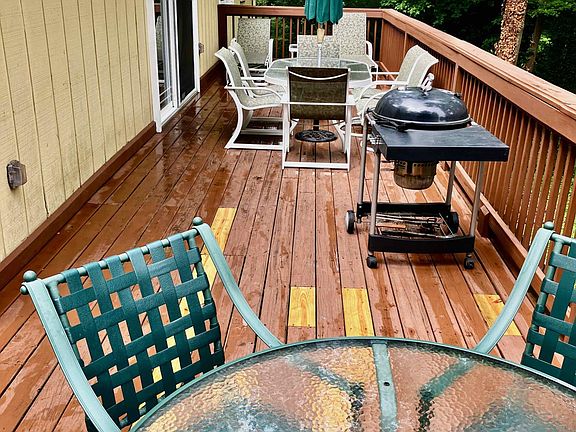 Wraparound deck, 70 linear Ft.