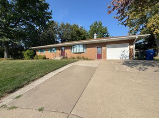 3246 Woodland Ct, Davenport, IA 52807