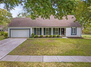 9841 Glenwood St, Overland Park, KS 66212