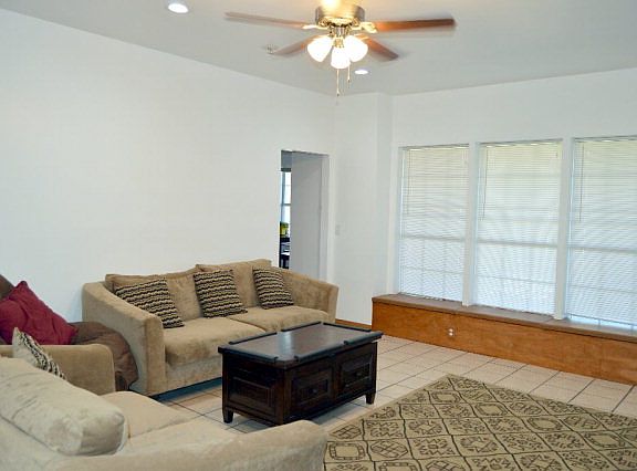 2nd image of 722 Pauli Ave