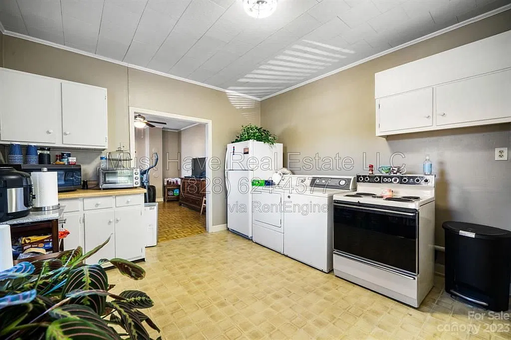 2 bed, 1.0 bath, 907 sqft, $1,000 — Photo 3