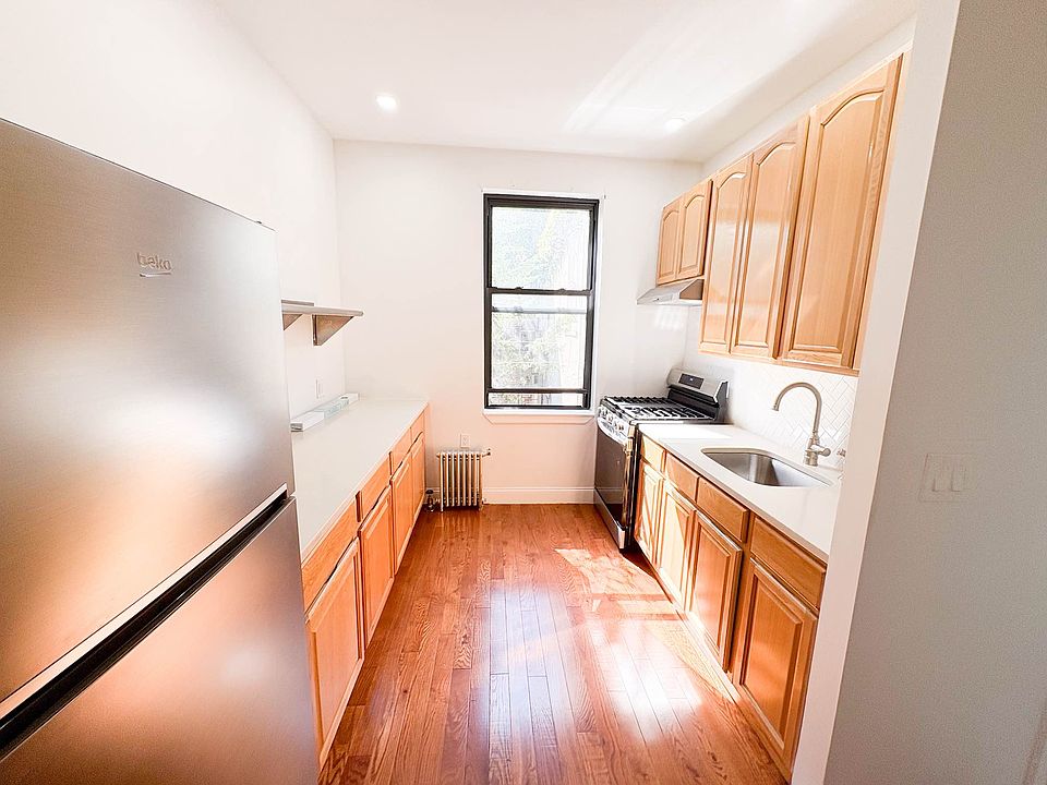 1st image of 304 Eckford St Floor 2
