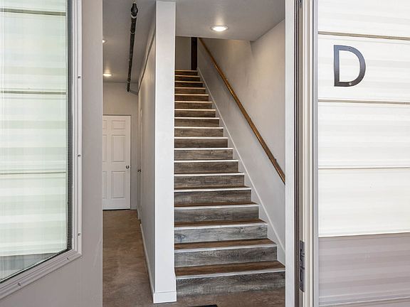 5th image of 247 New Ventures Dr Unit D