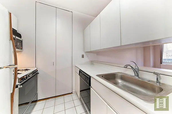 Rented by Halstead Real Estate | media 18