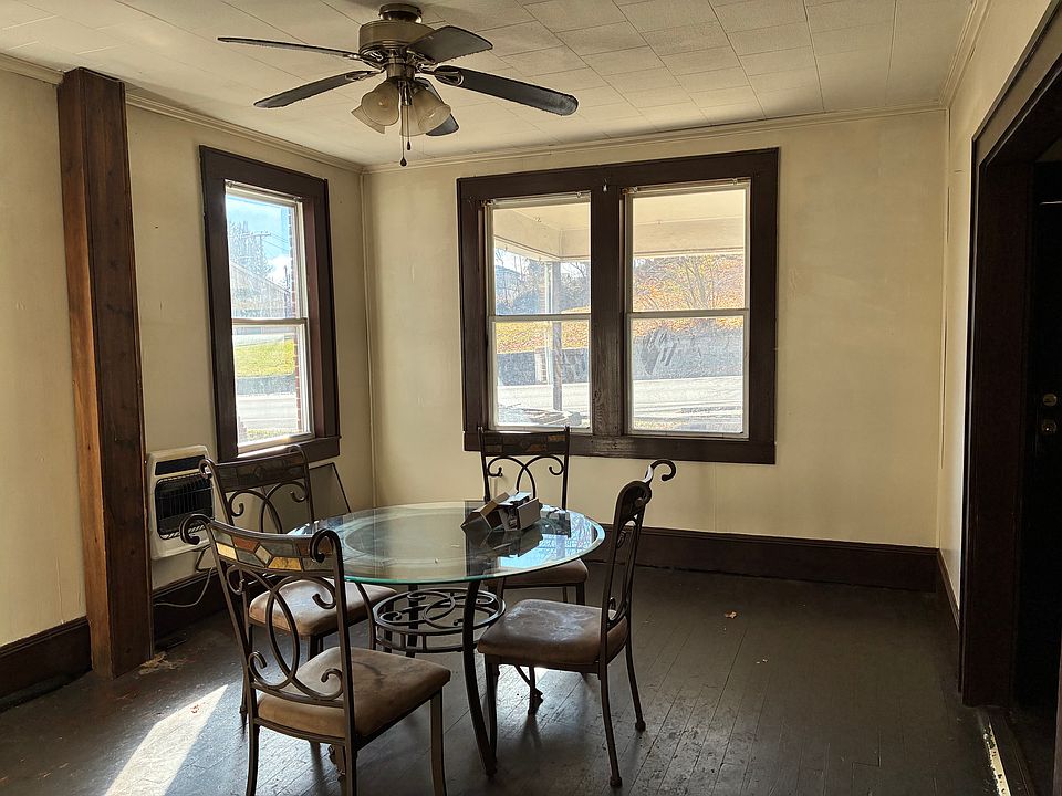 2nd image of 909 W Neville St