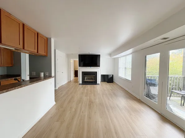 4104H Monument Ct #202, Fairfax, VA 22033