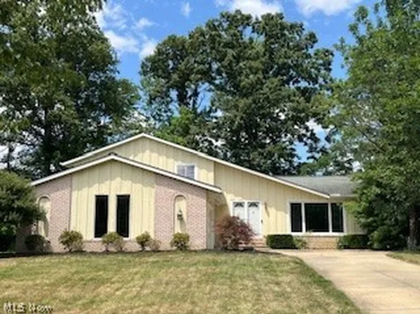 33043 Cromwell Dr, Solon, OH 44139