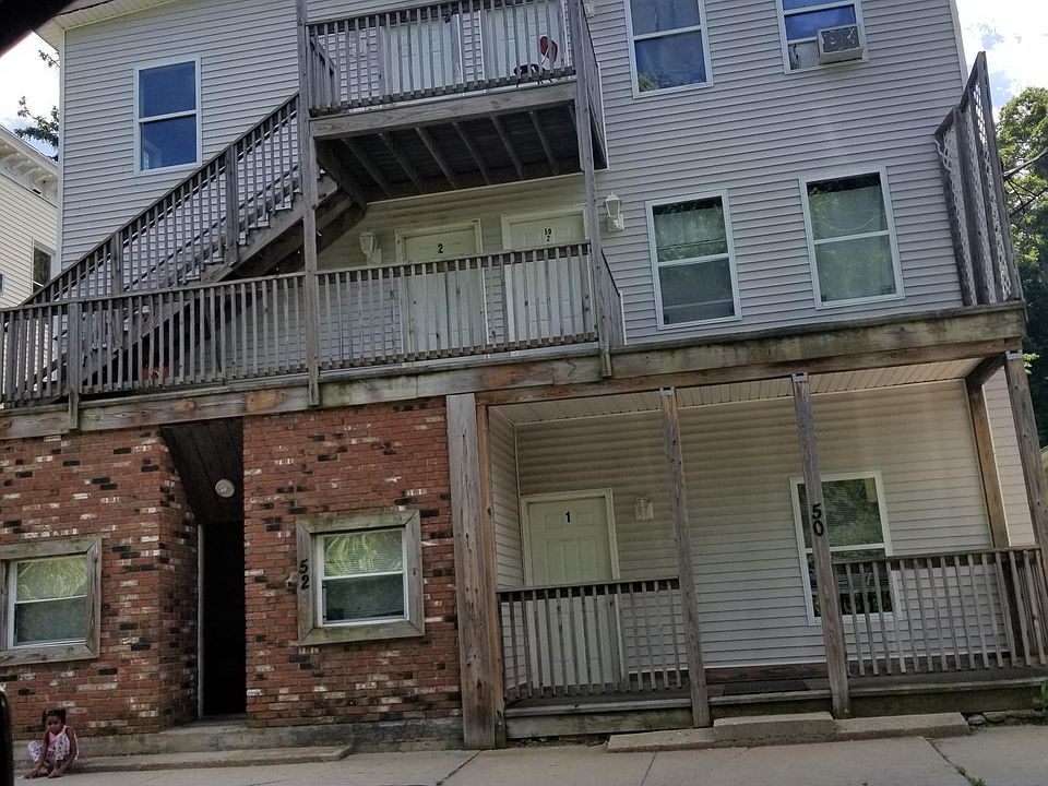 3rd floor has front and rear entry via stairways