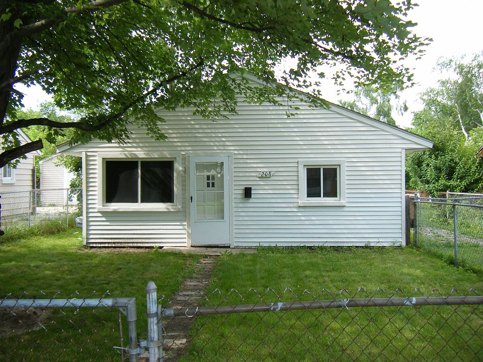 Front - Fenced Yard
