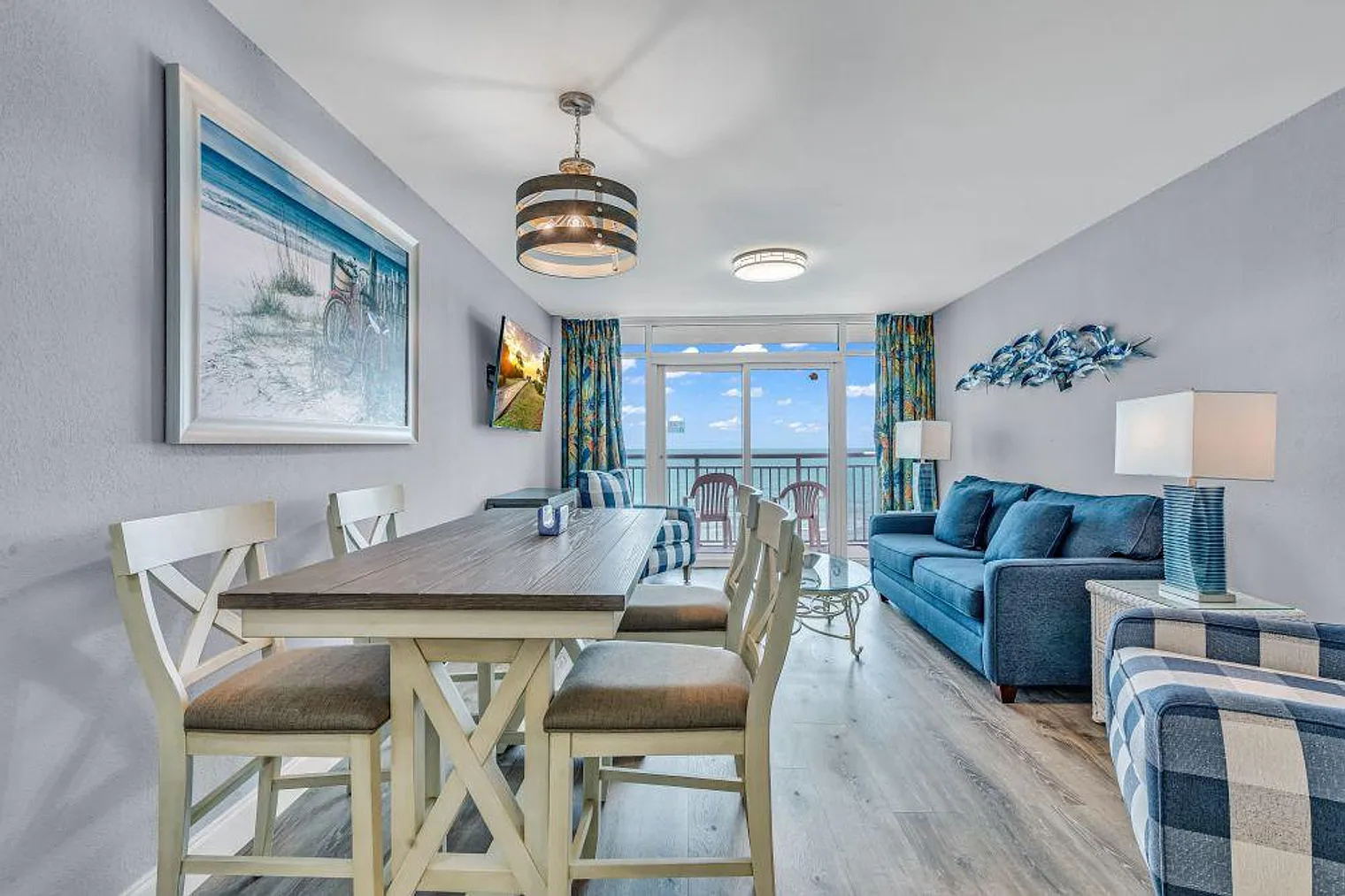 1 bed, 1.0 bath, 699 sqft, $3,068 — Photo 2