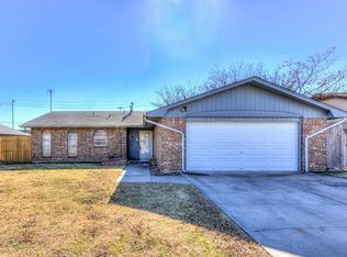 6416 NW Arrowhead Dr, Lawton, OK 73505
