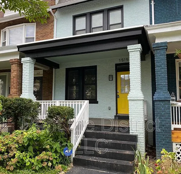 1515 Neal St NE — Photo 1