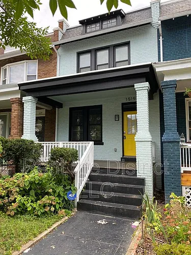 1515 Neal St NE Photo 1