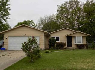 1309 Mondale Dr, Rockford, IL 61108