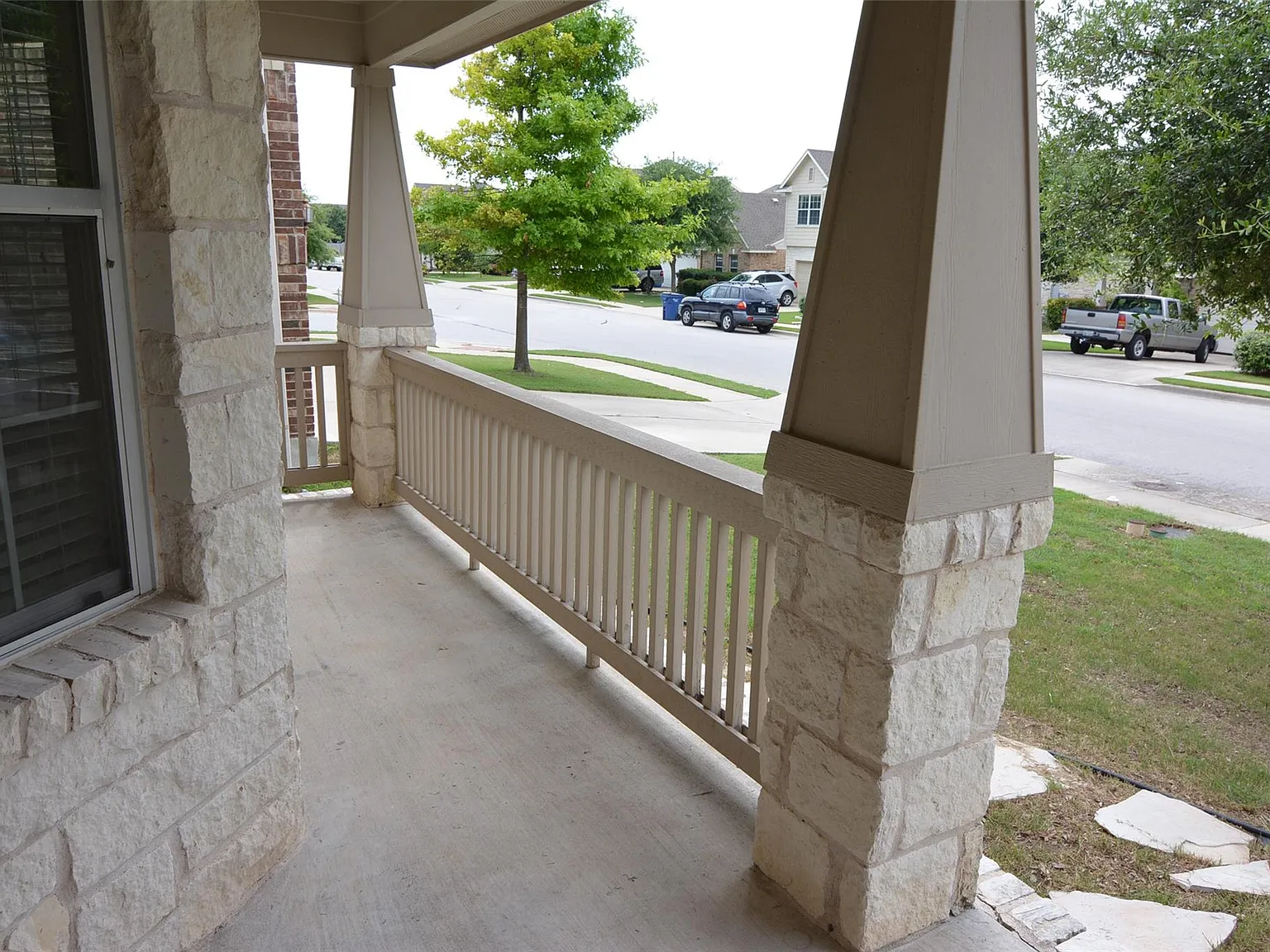 3 bed, 2.0 bath, 1577 sqft, $2,100 — Photo 4
