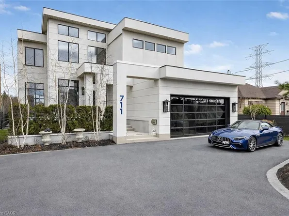 711 Beach Blvd, Hamilton, ON L8H 6Y5