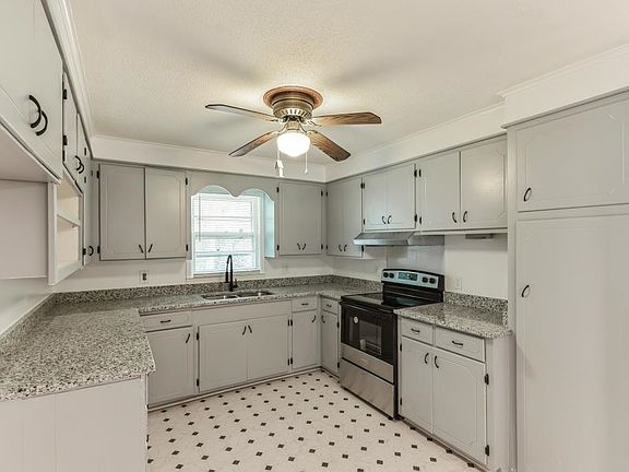 3rd image of 143 McArthur St