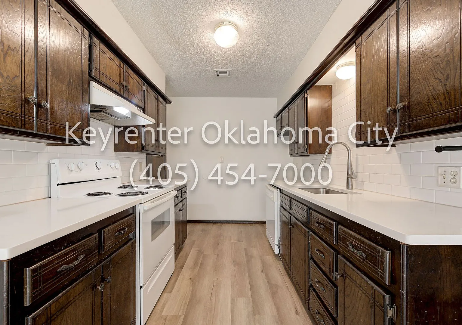 920-922 SW 97th St Duplex — Photo 4