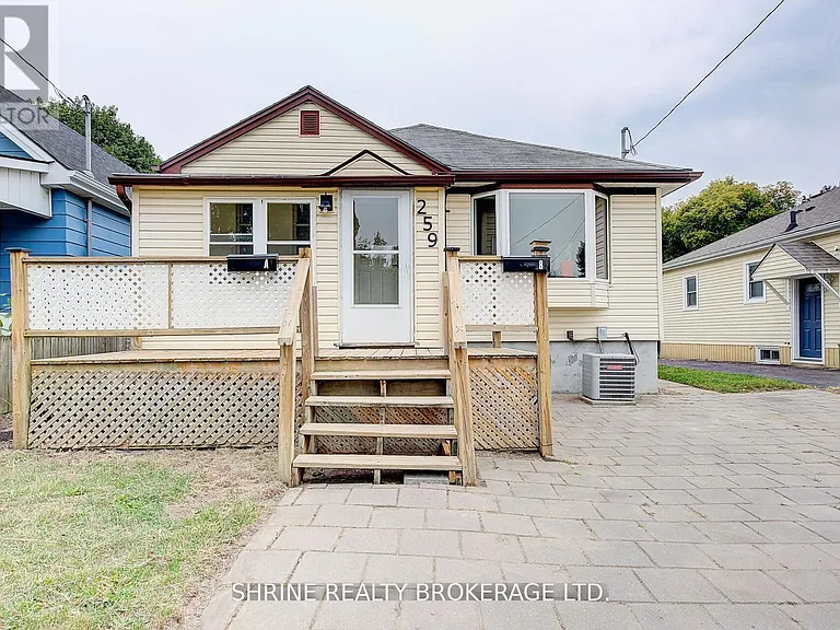 259 Sanders St W — Photo 1